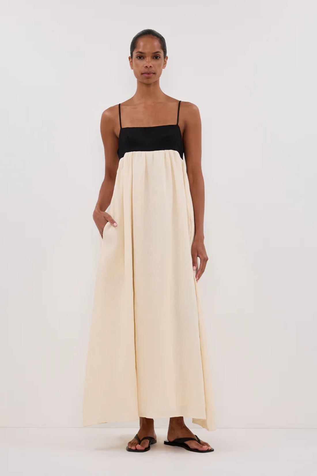 【Massimo Dutti】Long flowing linen blend dress Long flowing linen blend dress · Black · Caps And Hats